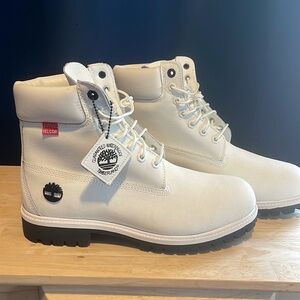 New without box. Slightly dusty from being stored without box